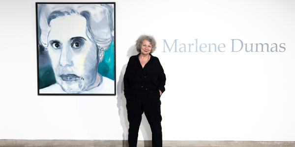 Artist Marlene Dumas with her Portrait of Elisabeth Eybers donated to WAM 600x300.